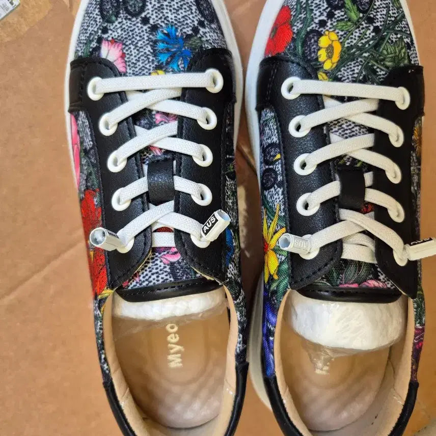 [BUNJANG] Flower Pattern Sneakers - New / 플라워 패턴 스니커즈 새상품