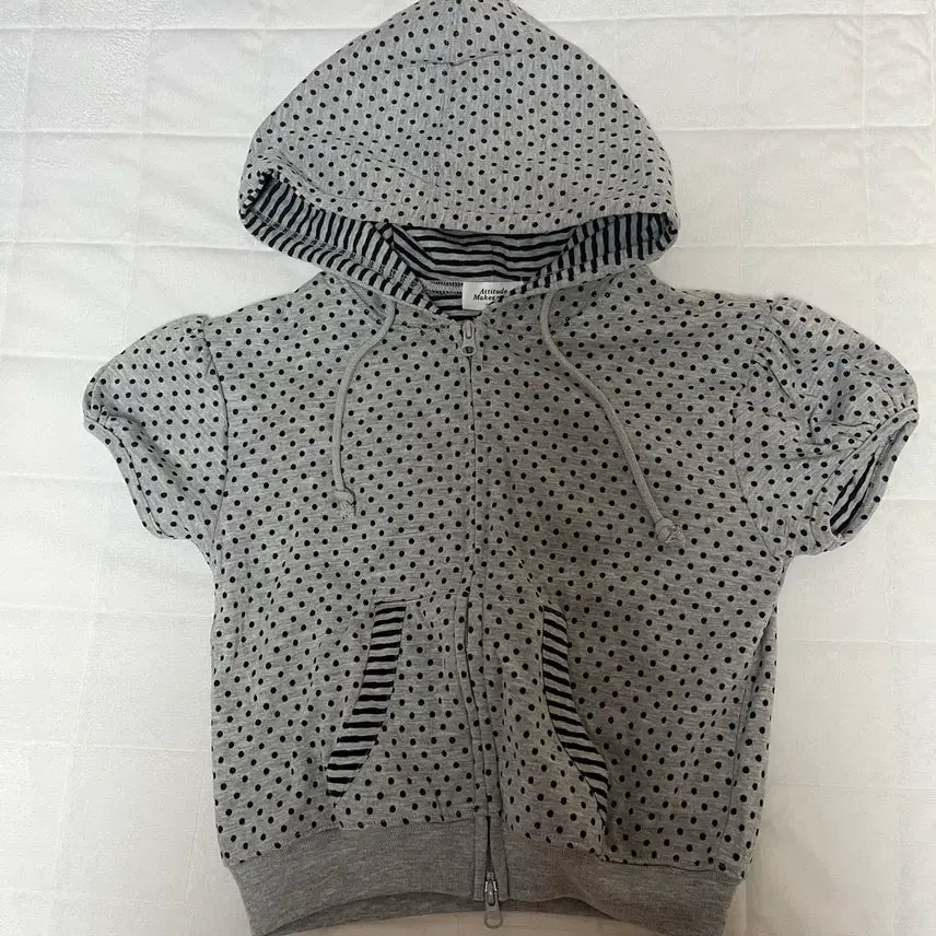 [BUNJANG] Spins Dot Short Sleeve Hoodie / 스핀즈 도트 반팔 후디