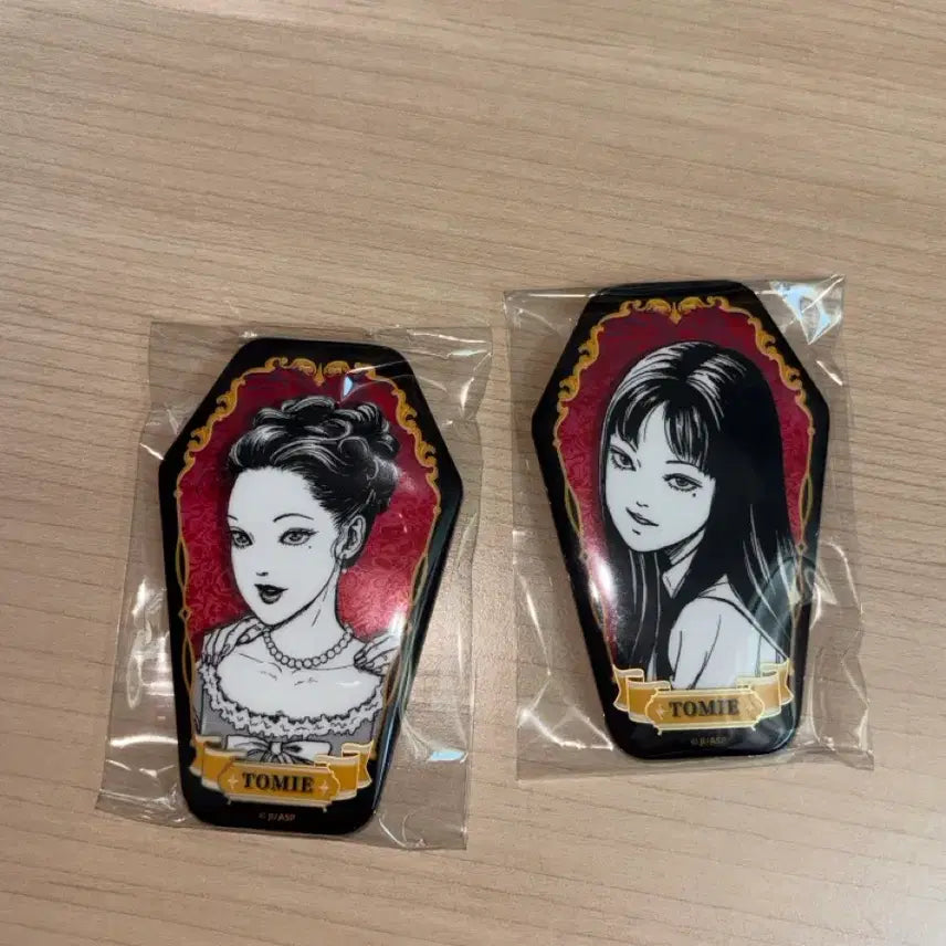 [BUNJANG] Junji Ito Tomie Acrylic Keychain 2 Type Set Glow-in-the-dark Classic / 일괄) 이토준지 토미에 아크릴 키링 2종 세트 랜덤 야광 고전