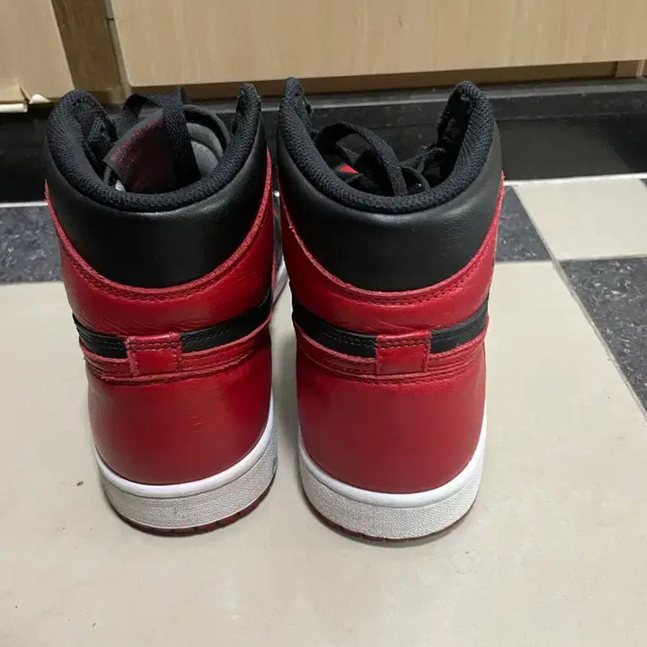 [BUNJANG] Nike Air Jordan 1 High Bred 2016 (Size 280) / (280)나이키 에어 조던 1 하이 브레드 2016