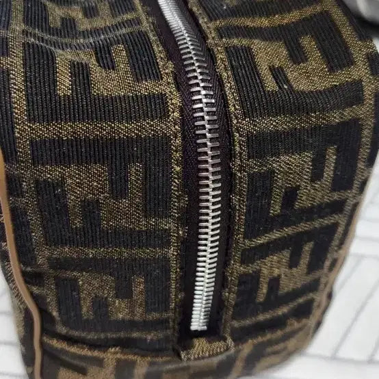 [BUNJANG] Fendi FF Jacquard Toiletry Case Brown / 펜디 FF 자카드 토일레트리 케이스 브라운