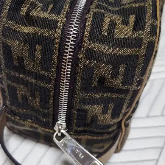 [BUNJANG] Fendi FF Jacquard Toiletry Case Brown / 펜디 FF 자카드 토일레트리 케이스 브라운