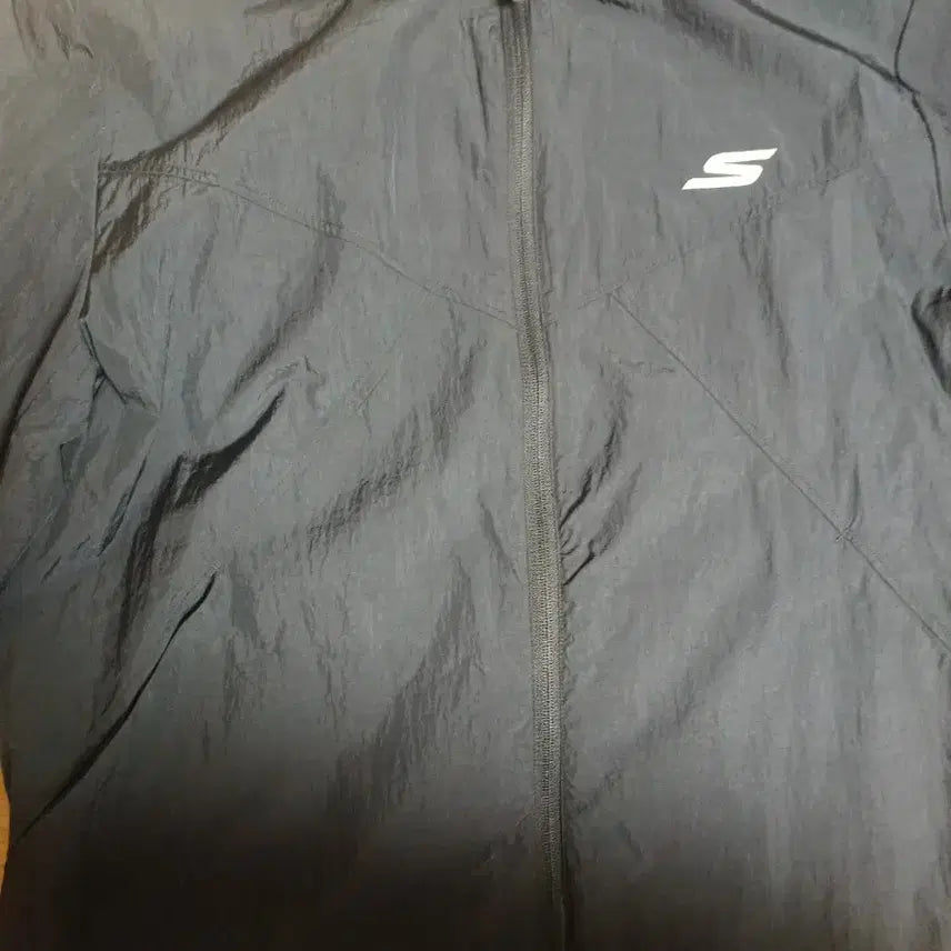 [BUNJANG] Skechers Black Hooded Windbreaker Jacket Size 100 / 스케쳐스 블랙 후드 바람막이 자켓 100사이즈