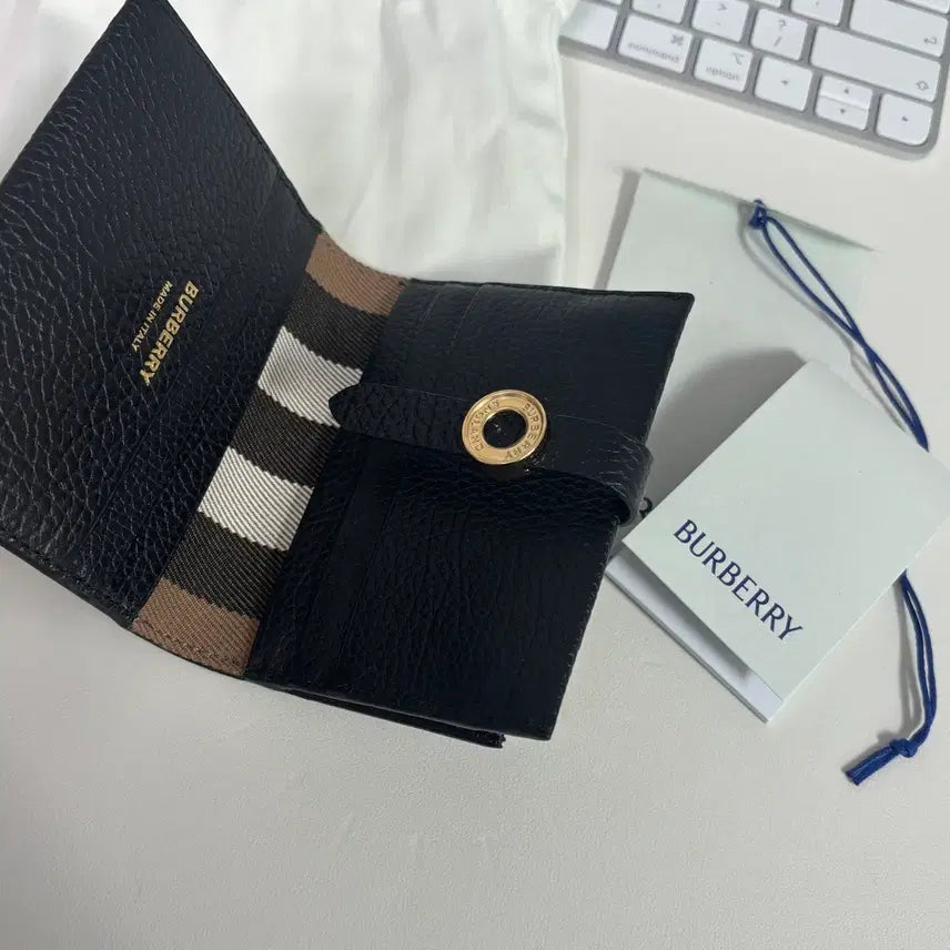 [BUNJANG] Burberry Leather Bifold Wallet / 버버리 반지갑 정품 새상품