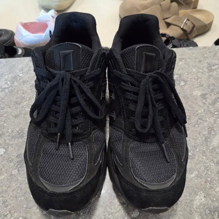 [BUNJANG] New Balance 990v5 Made in USA Triple Black / 뉴발란스 990v5 메이드 인 USA 트리플블랙 255