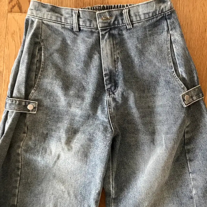 [BUNJANG] Light Wash Denim Jeans with Snap Button Detail / 청바지
