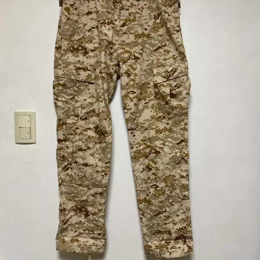[BUNJANG] MIL Desert Digital Camo Tactical Cargo Pants SMALL / [MIL] 데저트 디지털 카모 패턴의 전술 카고 팬츠 SMALL