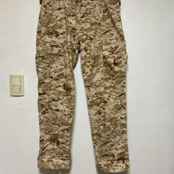 [BUNJANG] MIL Desert Digital Camo Tactical Cargo Pants SMALL / [MIL] 데저트 디지털 카모 패턴의 전술 카고 팬츠 SMALL