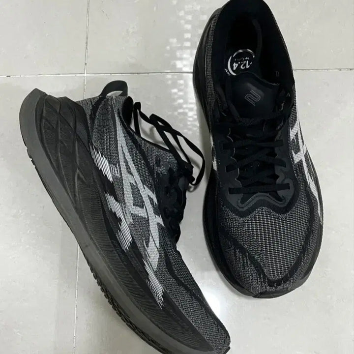 [BUNJANG] ASICS Superblast 2 Running Shoes - Black, Size 270 / 아식스 슈퍼블라스트2 블랙 270