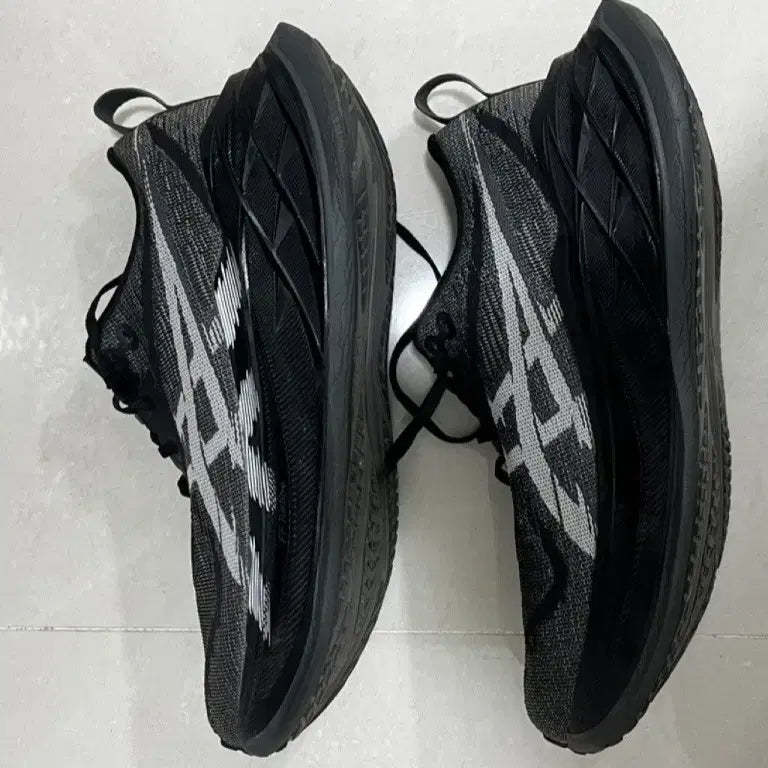 [BUNJANG] ASICS Superblast 2 Running Shoes - Black, Size 270 / 아식스 슈퍼블라스트2 블랙 270