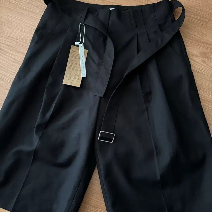 [BUNJANG] AGUST BERMUDA Tint Tuck Pants Black / 어그스트 버뮤다 틴턱팬츠 블랙