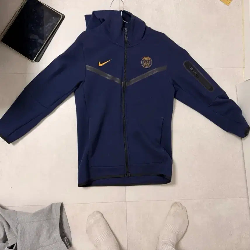 [BUNJANG] Paris Saint-Germain Nike Tech Fleece Top (Authentic, Exclusive) / 파리 생제르맹 나이키 테크팩 상의(정품, 국내 없음)M
