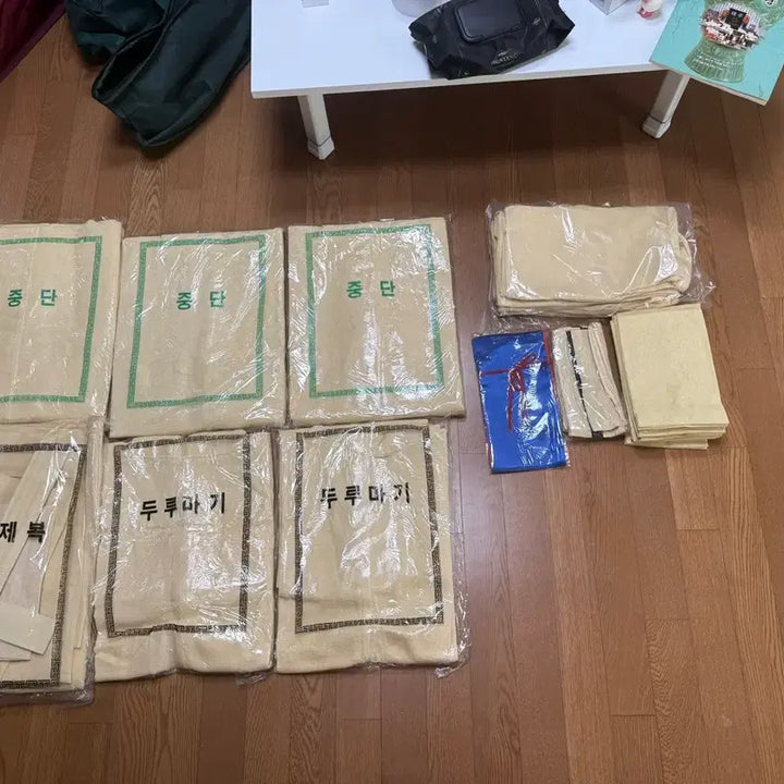 [BUNJANG] Traditional Korean Funeral Attire and Accessories Bundle / 여성 수의 및 장례 의전용품 일괄