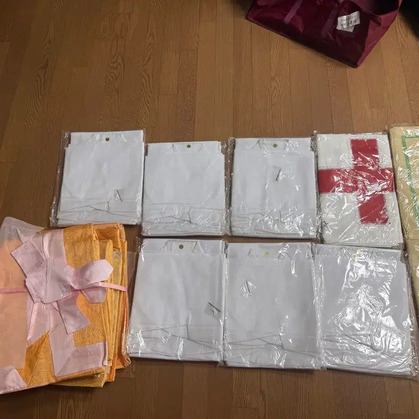 [BUNJANG] Traditional Korean Funeral Attire and Accessories Bundle / 여성 수의 및 장례 의전용품 일괄
