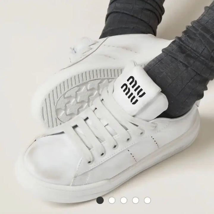 [BUNJANG] Miu Miu Bleached Leather Sneakers White / 미우미우 블리치드 가죽 스니커즈 화이트 37