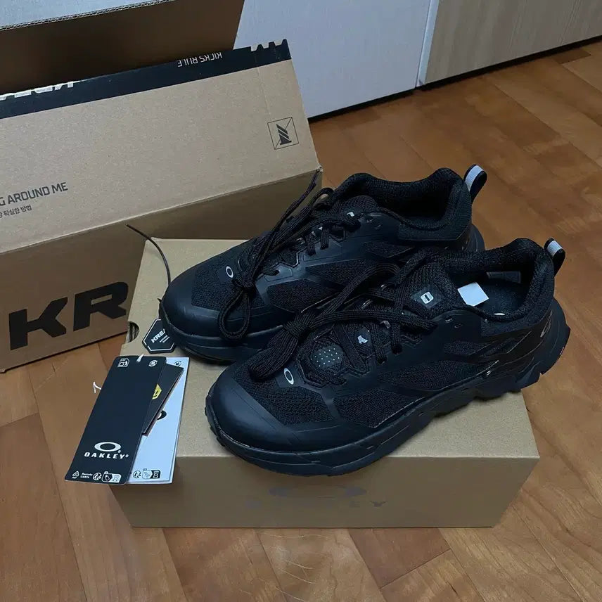 [BUNJANG] Oakley Light Breathe Triple Black Sneakers / (255) 오클리 라이트 브리드 트리플블랙