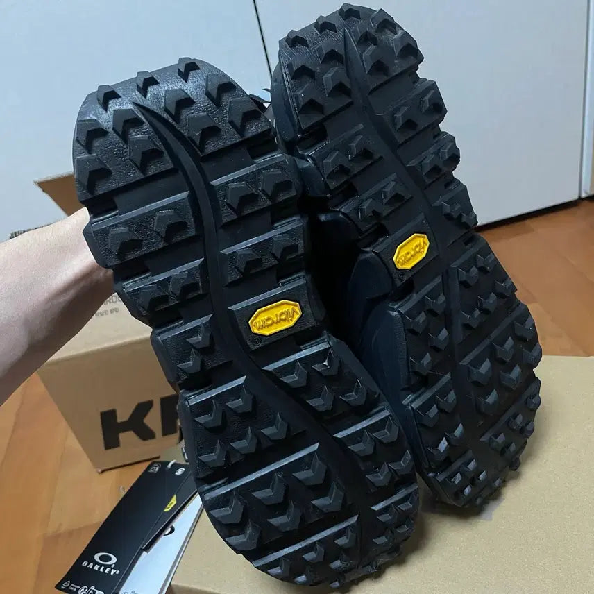[BUNJANG] Oakley Light Breathe Triple Black Sneakers / (255) 오클리 라이트 브리드 트리플블랙