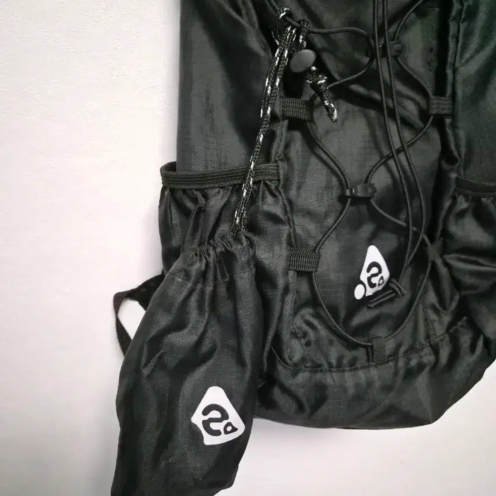 [BUNJANG] Hysan Lightweight Backpack with Pouch - Black / 하이산 가방 등산가방 백팩 경량가방 블랙 팔아요 파우치포함