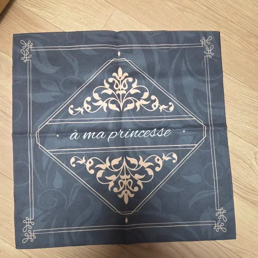 [BUNJANG] Ryu Hyun Jun Live Event Fabric Handkerchief / 류현준 님 라이브 현판 굿즈 손수건 판매