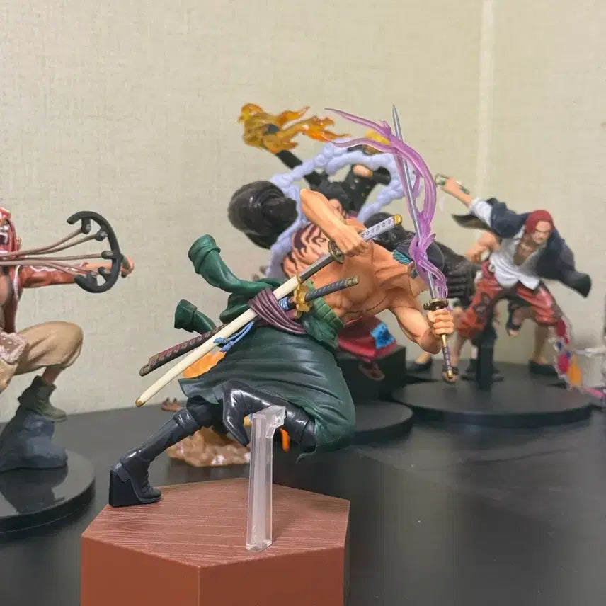 [SOLD OUT] 원피스 조로 항해의궤적 B상 (박스x, 하자o)
