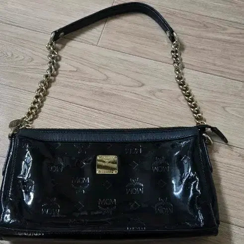 [BUNJANG] MCM Black Enamel Chain Shoulder Bag / MCM 블랙 에나멜 체인 숄더백