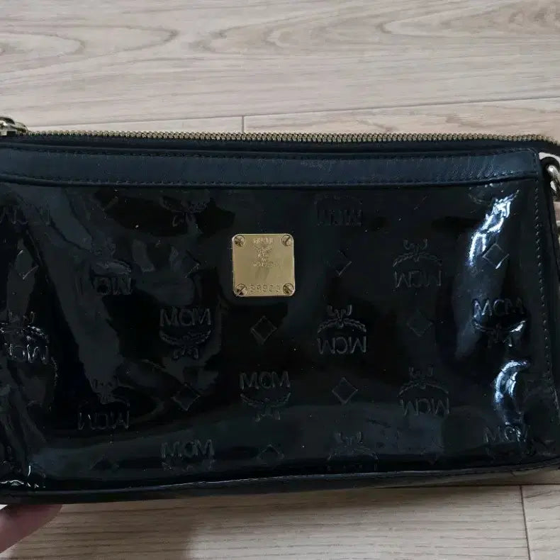 [BUNJANG] MCM Black Enamel Chain Shoulder Bag / MCM 블랙 에나멜 체인 숄더백