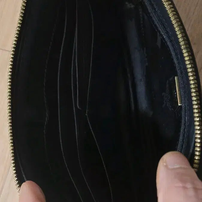 [BUNJANG] MCM Black Enamel Chain Shoulder Bag / MCM 블랙 에나멜 체인 숄더백