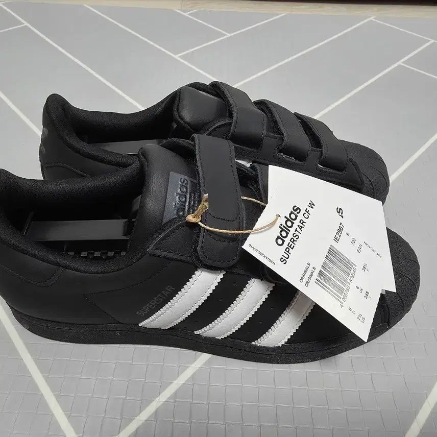[BUNJANG] Adidas Superstar CF Black/White Velcro Sneakers / 아디다스 슈퍼스타 CF 검흰 벨크로 운동화