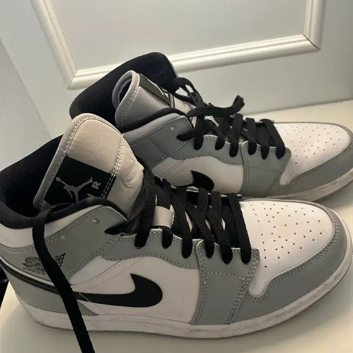 [BUNJANG] Nike Air Jordan 1 Mid Light Smoke Grey / 나이키 에어 조던 1 미드 라이트 스모크 그레이