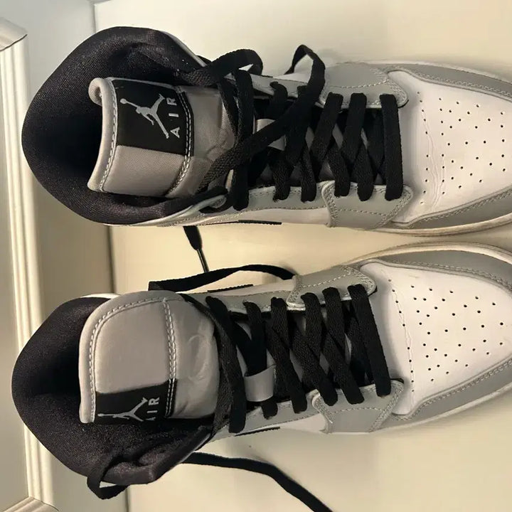 [BUNJANG] Nike Air Jordan 1 Mid Light Smoke Grey / 나이키 에어 조던 1 미드 라이트 스모크 그레이
