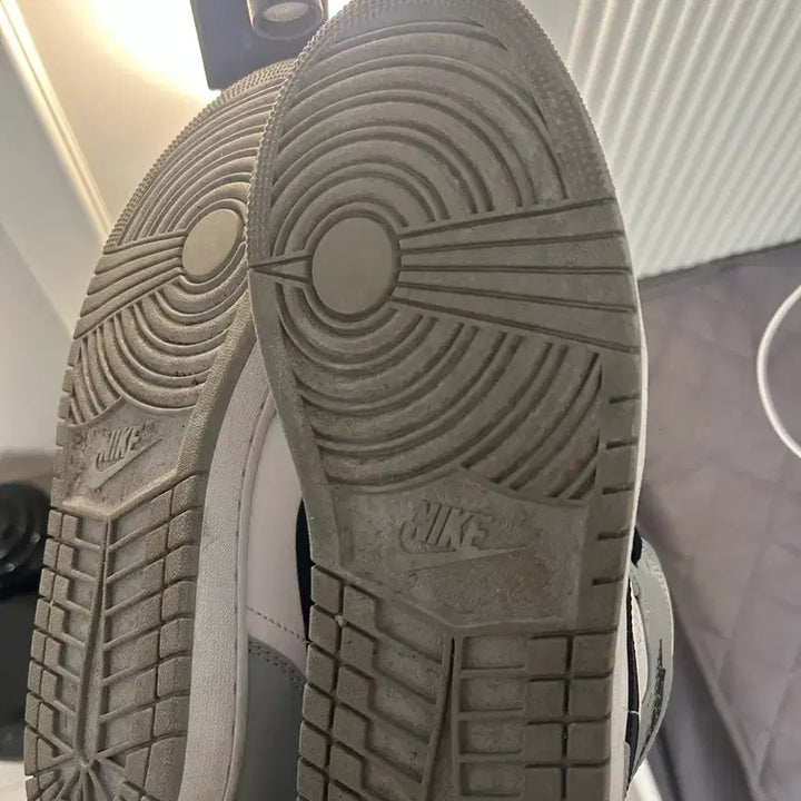[BUNJANG] Nike Air Jordan 1 Mid Light Smoke Grey / 나이키 에어 조던 1 미드 라이트 스모크 그레이