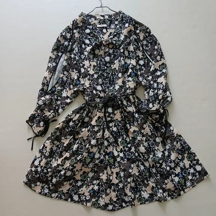 [BUNJANG] System Ribbon Tie Sleeve Detail Pattern One-Piece Dress / 시스템 리본타이 소매트임 패턴 원피스