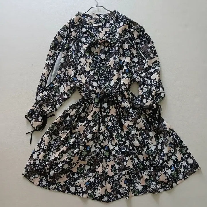 [BUNJANG] System Ribbon Tie Sleeve Detail Pattern One-Piece Dress / 시스템 리본타이 소매트임 패턴 원피스