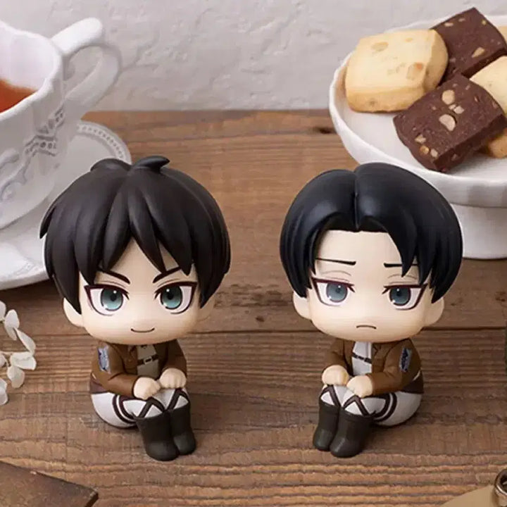 [BUNJANG] Attack on Titan Levi &amp; Eren Look Up Figure with Cushion Special Benefit (Sealed) / 미개봉,현물 진격의거인 리바이+에렌 룩업(방석 특전 포함)