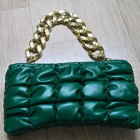 [BUNJANG] Green Padded Chain Mini Bag / Chain Clutch Bag / 그린 패딩 체인 미니백 / 체인 클러치백