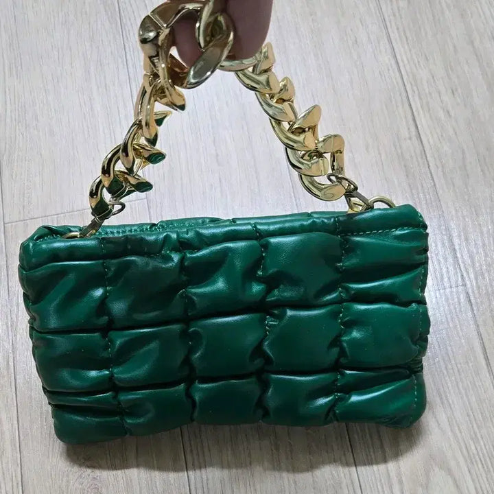 [BUNJANG] Green Padded Chain Mini Bag / Chain Clutch Bag / 그린 패딩 체인 미니백 / 체인 클러치백