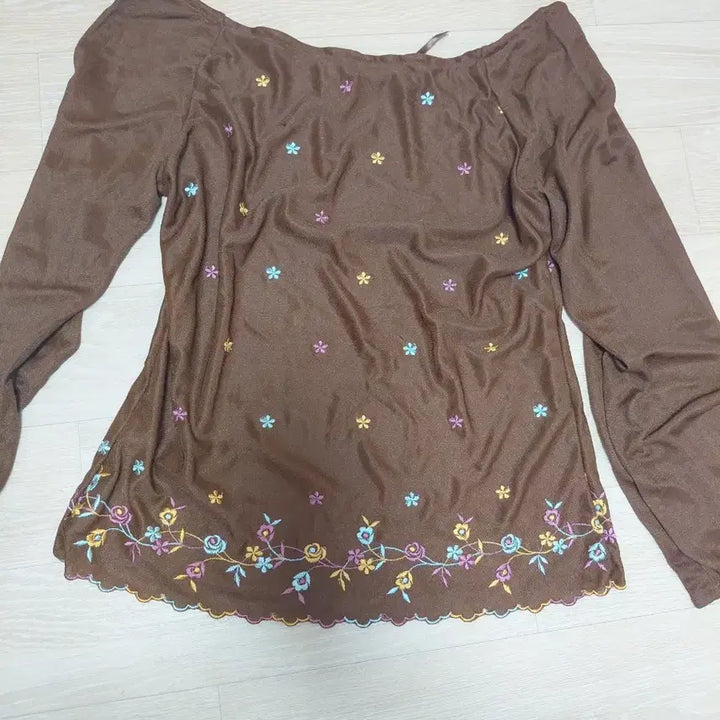 [BUNJANG] Mori Hagumi Brown Layered See-through Floral Embroidery Long Sleeve / 모리 하구미 브라운 레이어드 시스루 꽃자수 롱슬리브