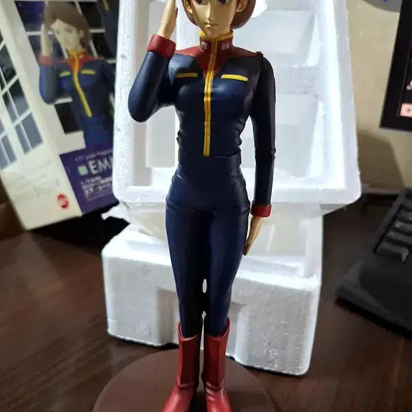 [BUNJANG] Zeta Gundam Emma Sheen Polystone Figure 1/7 Scale / Z건담 에마 신 폴리스톤 피규어 1/7 팝니다
