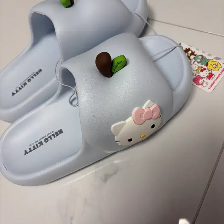 [BUNJANG] Hello Kitty Apple Slippers (Adult) / 키티 사과슬리퍼(성인용)