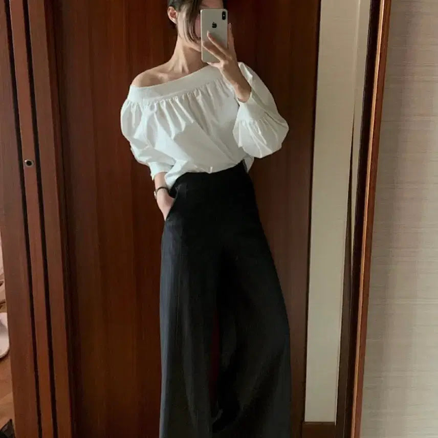 [BUNJANG] Bron Off-Shoulder Blouse White / 브론 오프숄더 블라우스 화이트