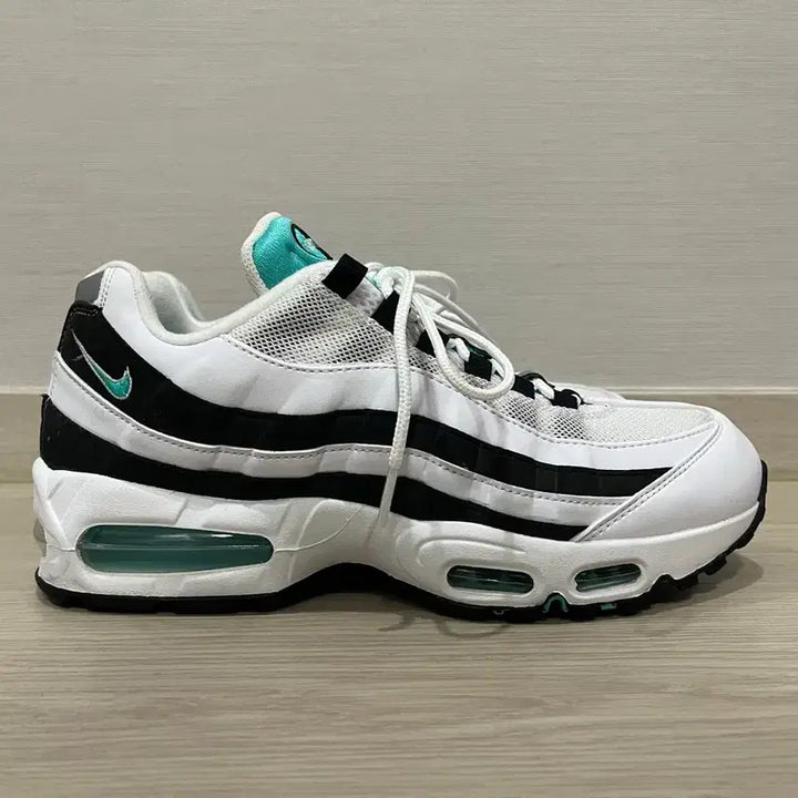 [BUNJANG] Nike Air Max 95 OG Emerald White Black IM7409-100 / 나이키 에어맥스95 OG 에메랄드 화이트 앤 블랙 IM7409-100