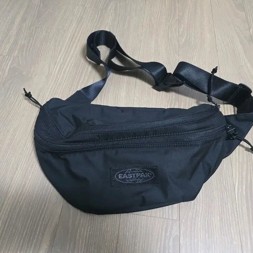 [BUNJANG] Eastpak Black Waist Bag Sling Bag / 이스트팩 블랙 웨이스트백 슬링백