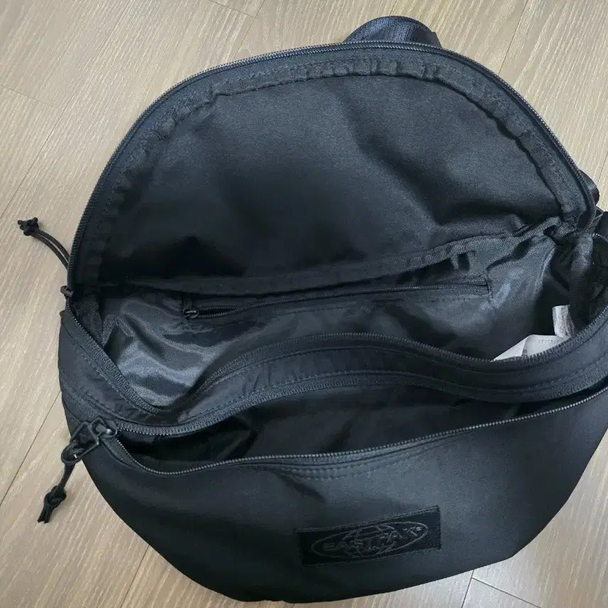 [BUNJANG] Eastpak Black Waist Bag Sling Bag / 이스트팩 블랙 웨이스트백 슬링백
