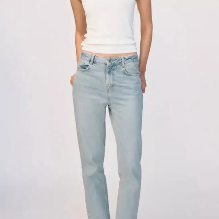 [BUNJANG] Zara High-Waisted Straight Leg Denim Light Blue Size 32 / 자라 하이웨이스트 스트레이트 연청 데님 32 새상품 택O / 라이트블루