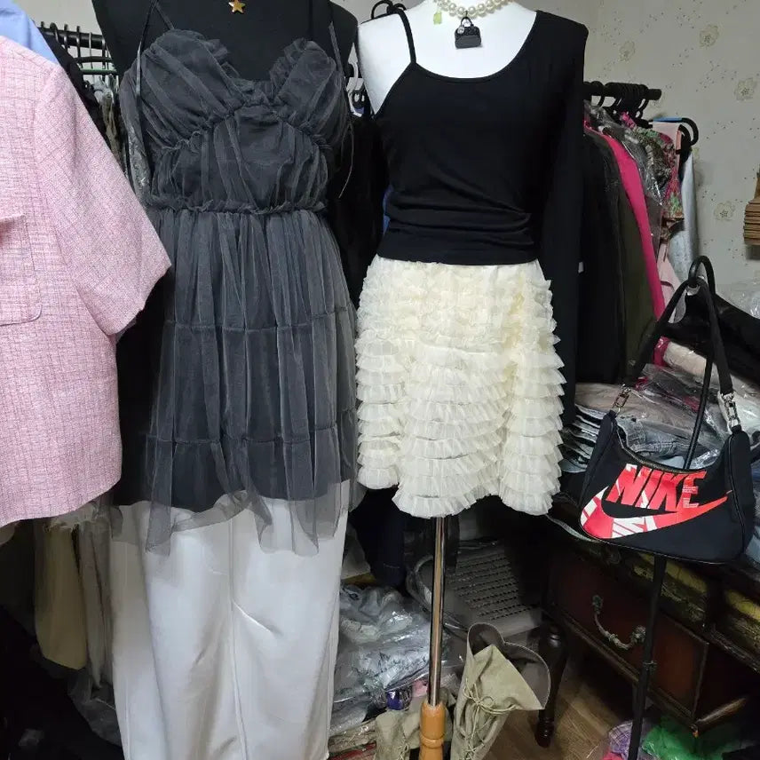 [BUNJANG] Unbalanced Black Long Sleeve Top &amp; White Skirt Set / (새상품)언발란스 블랙 롱슬리브 &amp; 화이트 스커트 세트
