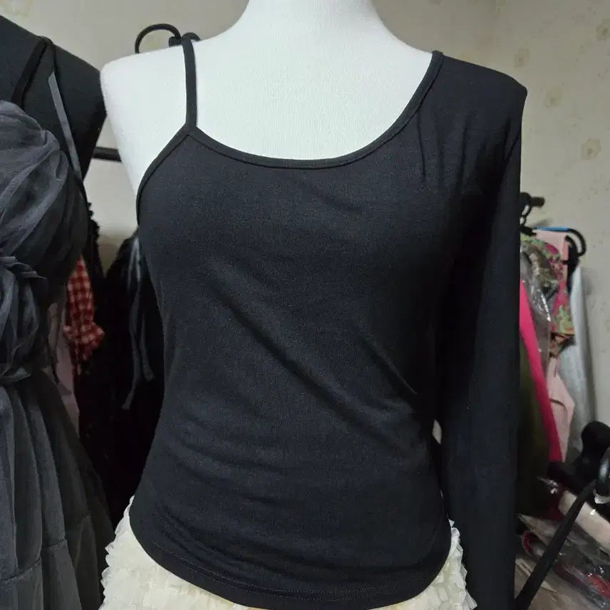 [BUNJANG] Unbalanced Black Long Sleeve Top &amp; White Skirt Set / (새상품)언발란스 블랙 롱슬리브 &amp; 화이트 스커트 세트