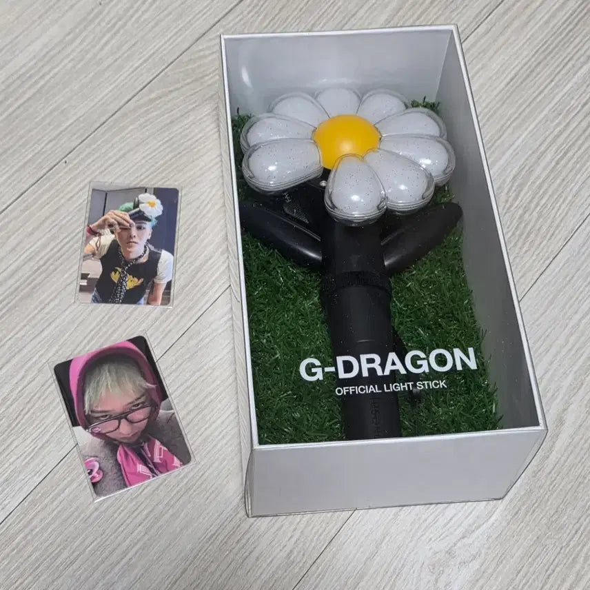 [BUNJANG] G-Dragon Official Lightstick + Photocard Set / 지드래곤 공식 응원봉 + 포토카드