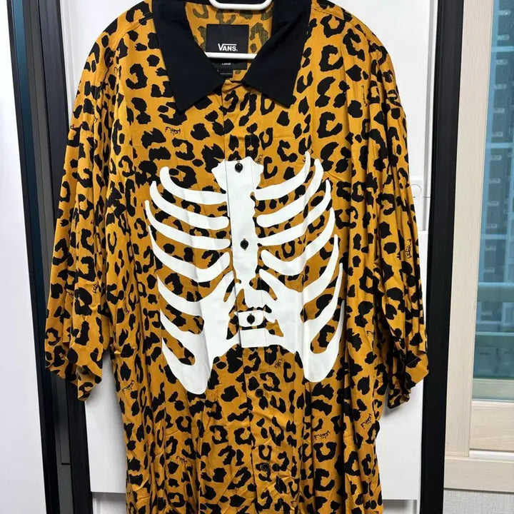 [BUNJANG] Vans x Mark Sabotage Skull Leopard Short Sleeve Shirt / 반스 X 마크 사보타지 스컬 레오파드 반팔 셔츠 L