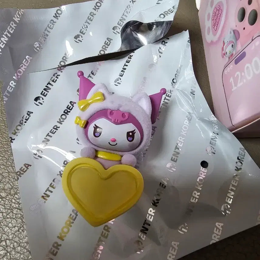 [SOLD OUT] 산리오 야옹이 까꿍 피규어 쿠로미