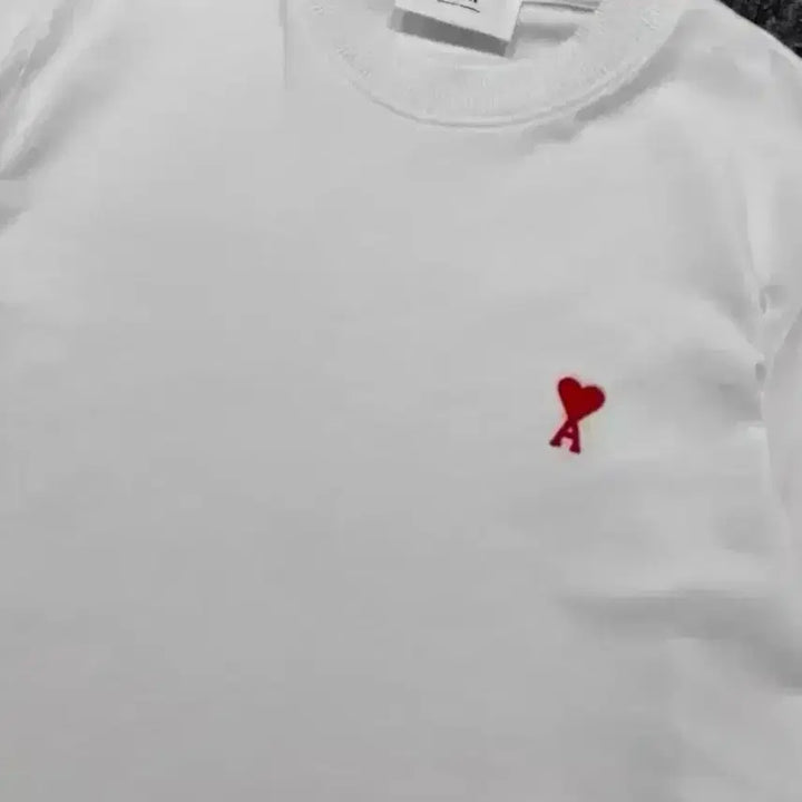 [BUNJANG] AMI Small Heart Long Sleeve T-Shirt / 아미 스몰 하트 롱슬리브